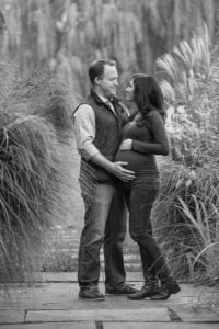 outdoor maternity portrait black and white