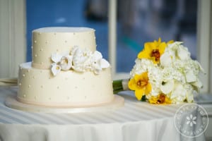 wedding cake & bouquet
